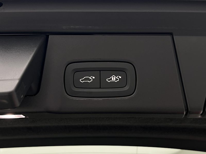 Volvo V90 T6 AWD RECHARGE CORE AUT  - fotka 45 z 47