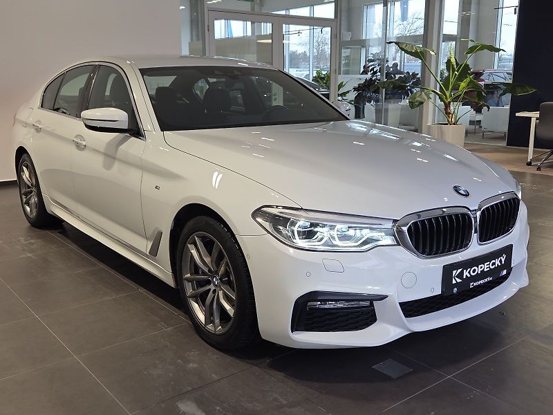 BMW Řada 5 (2018) 530d xDrive M Sport - fotka 8 z 16