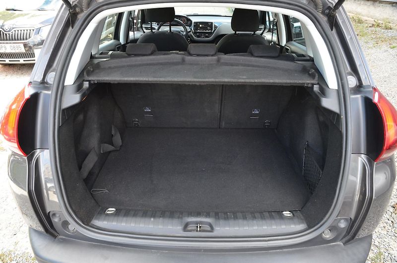 Peugeot 2008 (2017) 1.2 PT 60kW KLIMA / TAŽNÉ - fotka 27 z 28