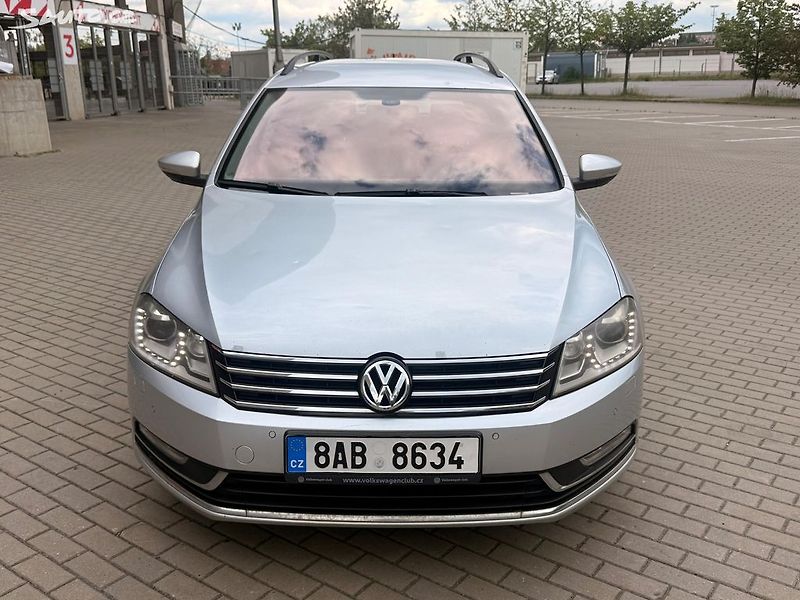 Volkswagen Passat (2011) 2.0TDI, 103kw - fotka 8 z 20