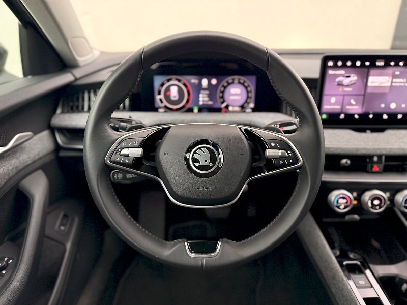Škoda Superb (2024) COMBI SELEC TD 110/2.0 A7F - fotka 13 z 32