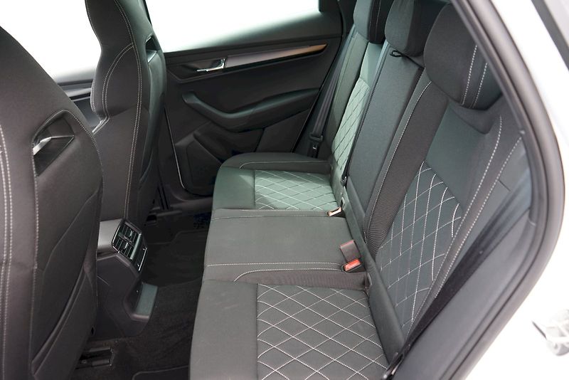 Škoda Karoq (2025) TSI 110 kW DSG Sportline - taž - fotka 10 z 33