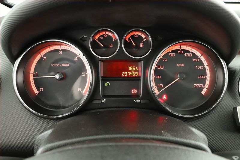 Peugeot 308 (2009) 1.6 HDi, po STK, slušný stav - fotka 8 z 11