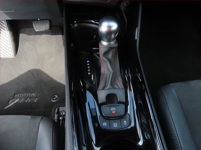 Toyota C-HR (2021) GR Sport 1.8 Hybrid - fotka 13 z 22