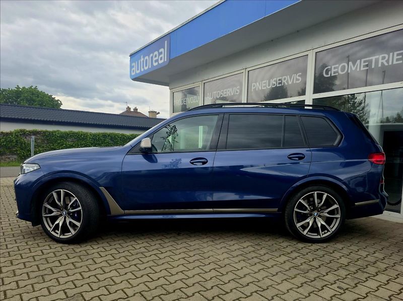 BMW X7 4,4 i 7MÍST TOP KOMPLET VÝBAVA - fotka 2 z 37