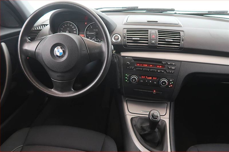 BMW Řada 1 (2011) 116d - fotka 7 z 14