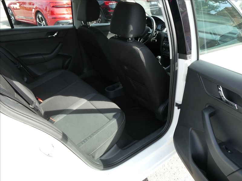 Škoda Rapid 1,2 TSI 77kW Style Spaceback - fotka 21 z 36