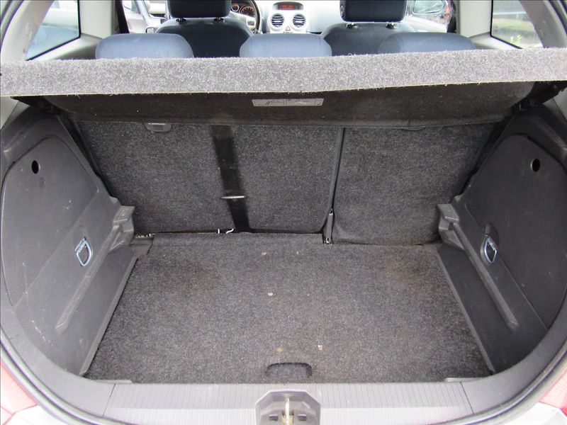 Opel Corsa 1,2 i 59kW - fotka 24 z 26