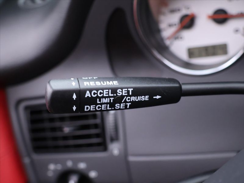Mercedes-Benz SLK 3,2 32AMG 260kW AT 66tkm DPH - fotka 26 z 34