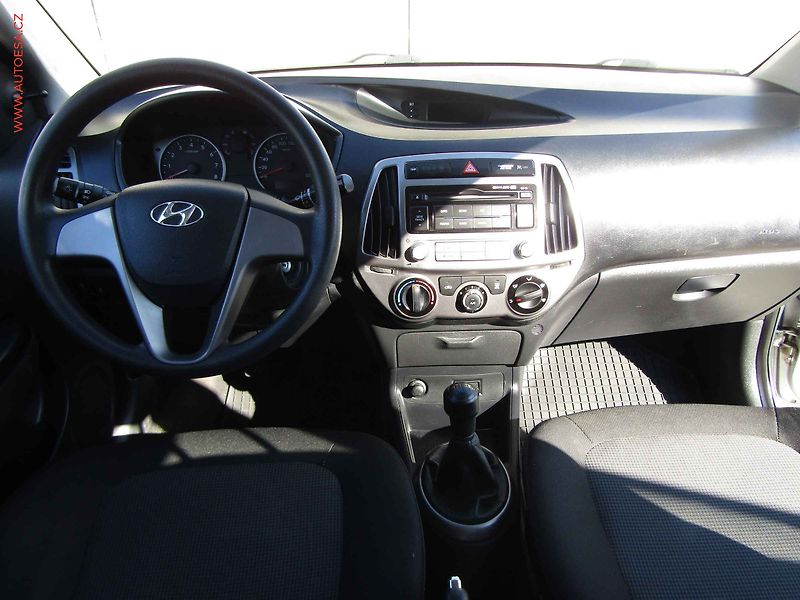 Hyundai i20 (2013) 1.2i, ČR, Klima - fotka 8 z 18