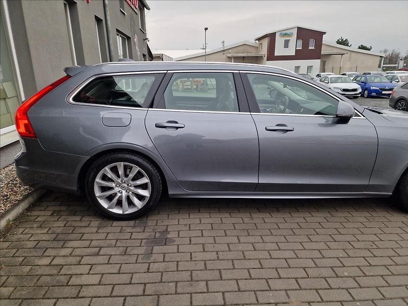 Volvo V90 2.0 D4 Momentum Pro,ČR,1.Maj. - fotka 44 z 50