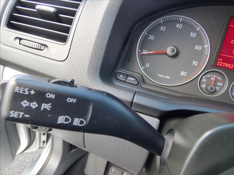 Volkswagen Golf 1,6 Digi Klima,Webasto  Tour - fotka 28 z 42