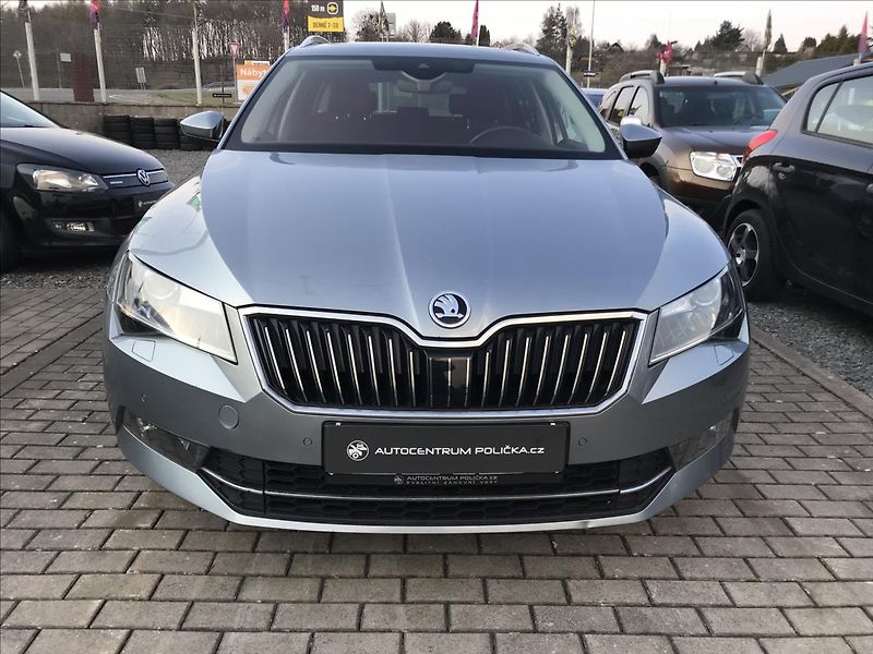 Škoda Superb 1,6 - fotka 3 z 16
