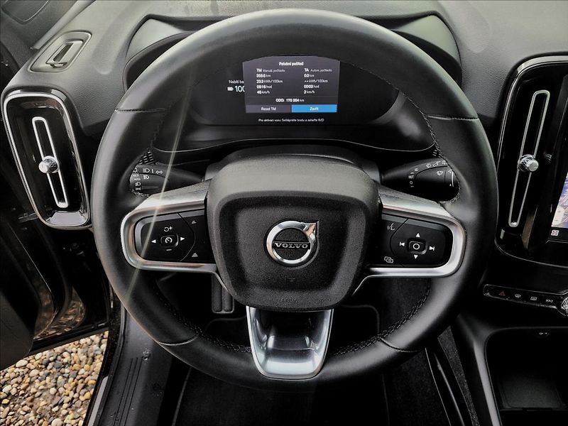 Volvo XC40 TWIN PLUS 408 PS,4X4,78KWh - fotka 20 z 50