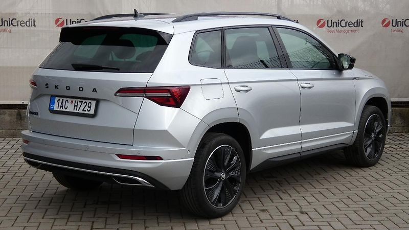 Škoda Karoq 1,5 TSI Sportline DSG - fotka 3 z 25