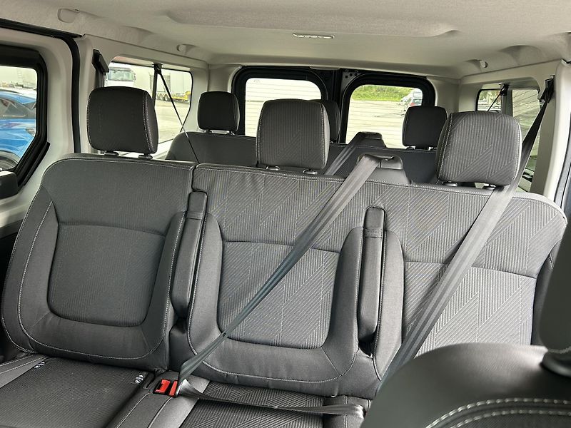Renault Trafic (2026) COMBI L2H1 170k AT9 RED 8 MÍST - fotka 31 z 36