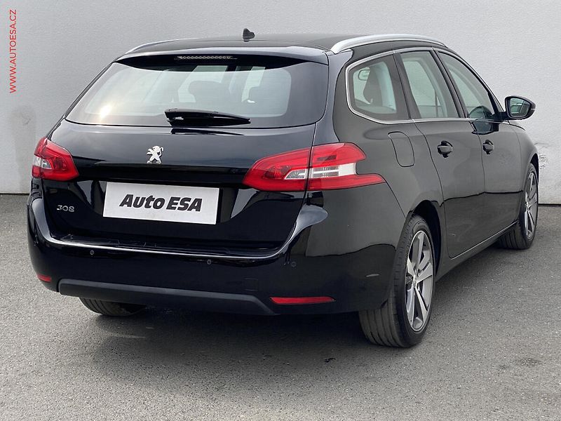 Peugeot 308 (2019) 1.2PT, Allure, navi - fotka 4 z 15