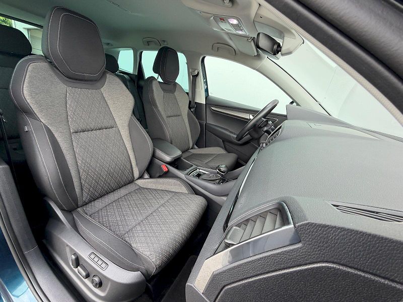 Škoda Karoq (2023) 1,5TSI 110kW DSG Style Plus - fotka 30 z 35