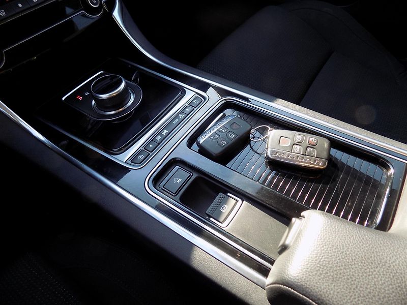 Jaguar XF 20D 132 KW  - fotka 29 z 36