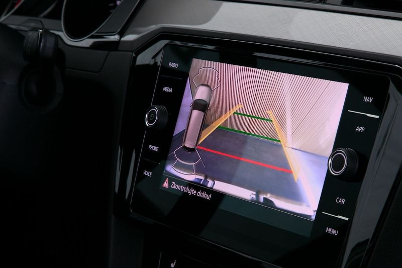 Volkswagen Passat 2.0TDI 110kW DSG IQ ACC Tažné - fotka 19 z 29