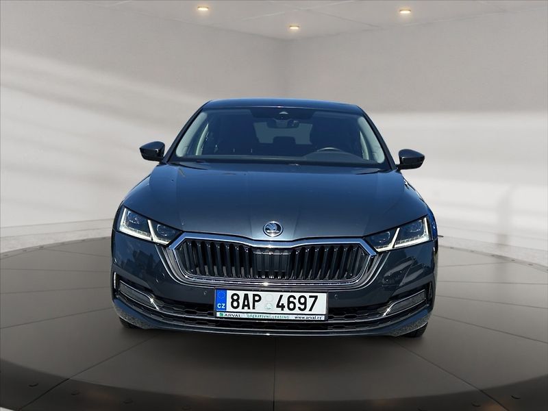 Škoda Octavia 2,0 TDI Style AT - fotka 2 z 11