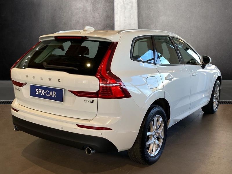 Volvo XC60 D4 AWD MOMENTUM - fotka 3 z 26