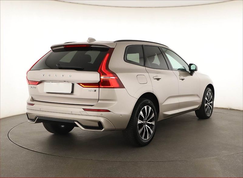 Volvo XC60 (2023) B4 AWD - fotka 5 z 25