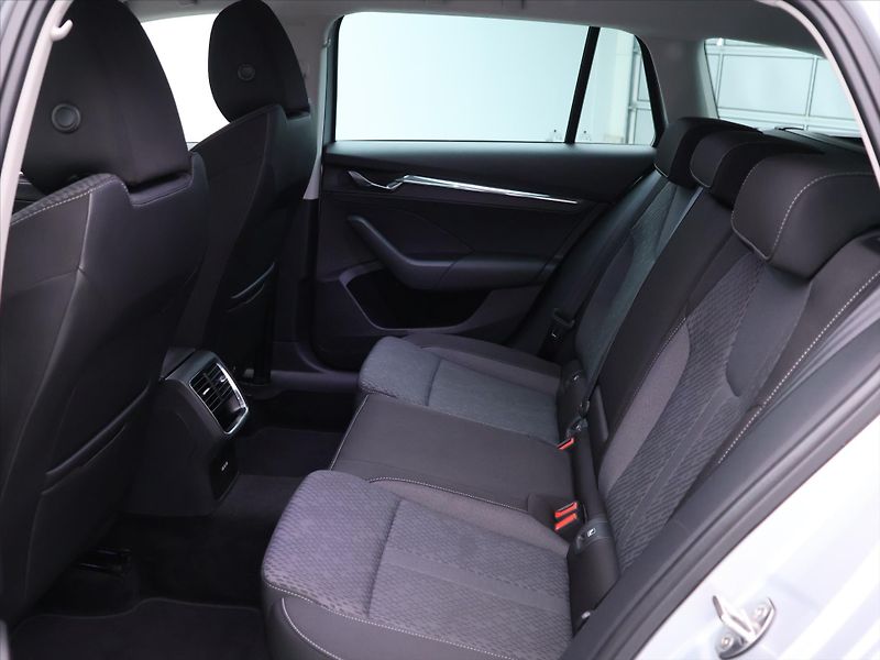 Škoda Octavia 2,0 TDI 110kW DSG Style DPH CZ - fotka 11 z 28