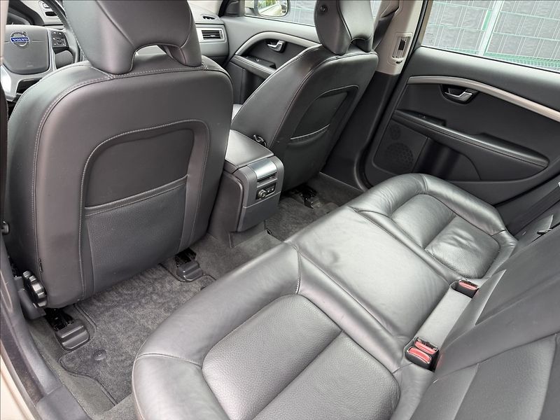 Volvo V70 2.0 D4 Momentum - fotka 18 z 23