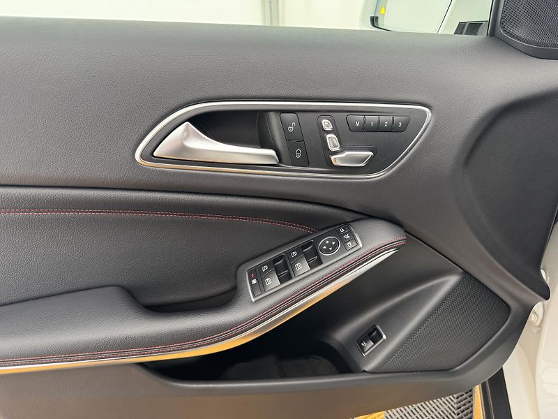 Mercedes-Benz GLA 220i*135kw*4x4*CZ*AMG - fotka 10 z 46