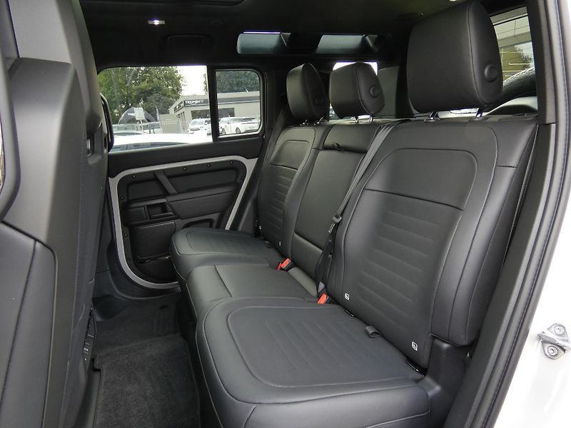 Land Rover Defender 110 4,4 OCTA P635 - fotka 16 z 48