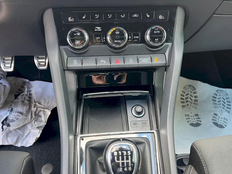Škoda Karoq (2023) SPORTLINE TSI 1.5/110KW 6MP - fotka 24 z 35