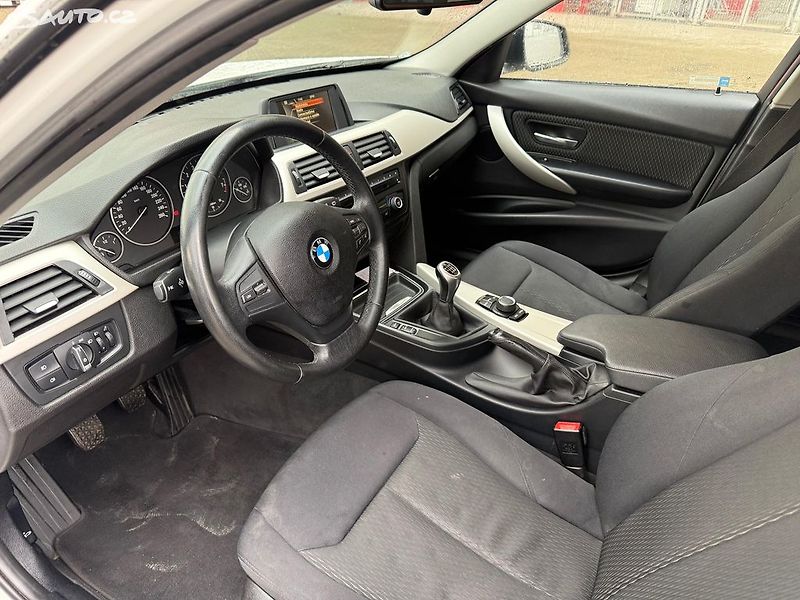 BMW Řada 3 (2014) 316i, 100kw Původ ČR - fotka 15 z 21