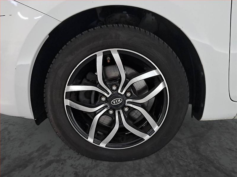 Kia Carens (2016) 1.7 CRDi, 7 míst, ČR,1.maj - fotka 14 z 17