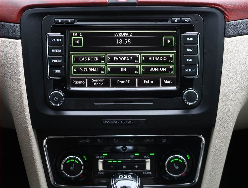 Škoda Superb (2013) Elegance 2.0 TDI, Automat - fotka 12 z 23
