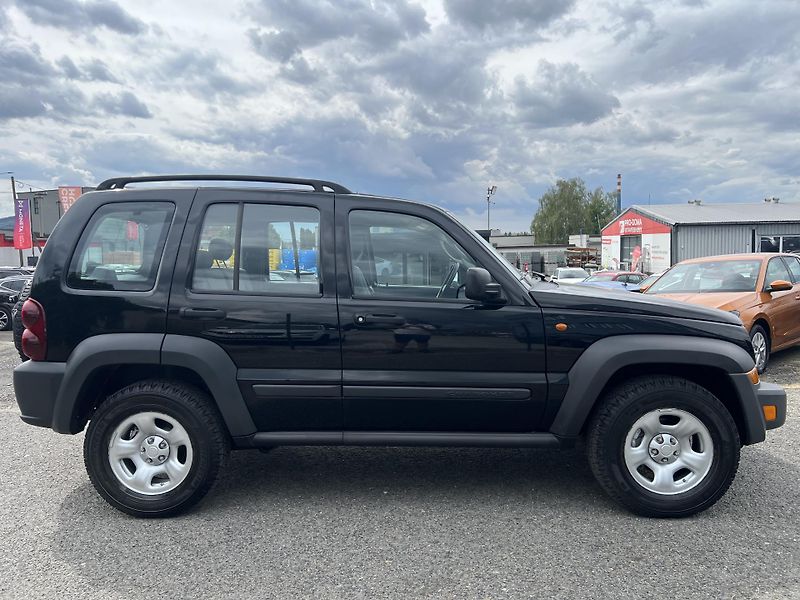 Jeep Cherokee 2.8CRD 4x4 MANUÁL 6 R.ST. - fotka 8 z 38