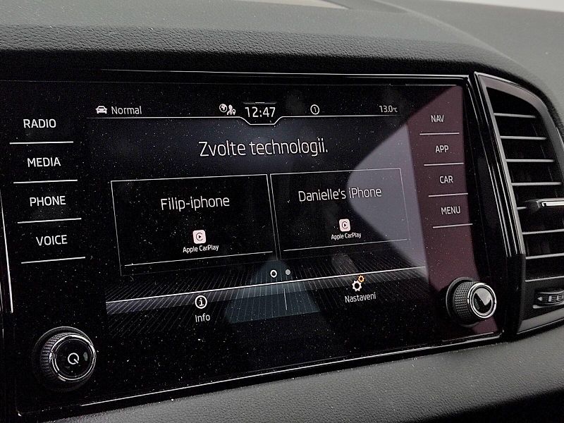 Škoda Karoq (2023) SportLine Plus 1,5 Tsi 110 Kw - fotka 13 z 35
