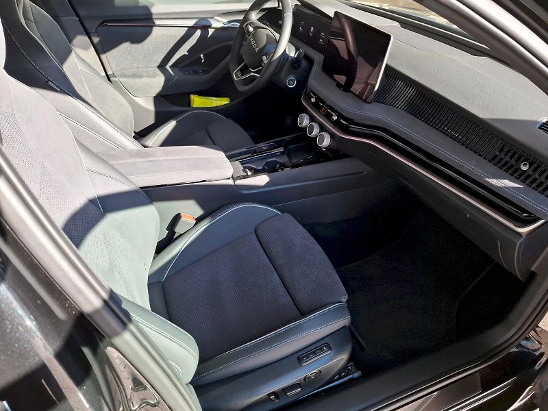 Škoda Superb (2026) SPORTLINE 150/2.0 TSI A7A - fotka 21 z 32