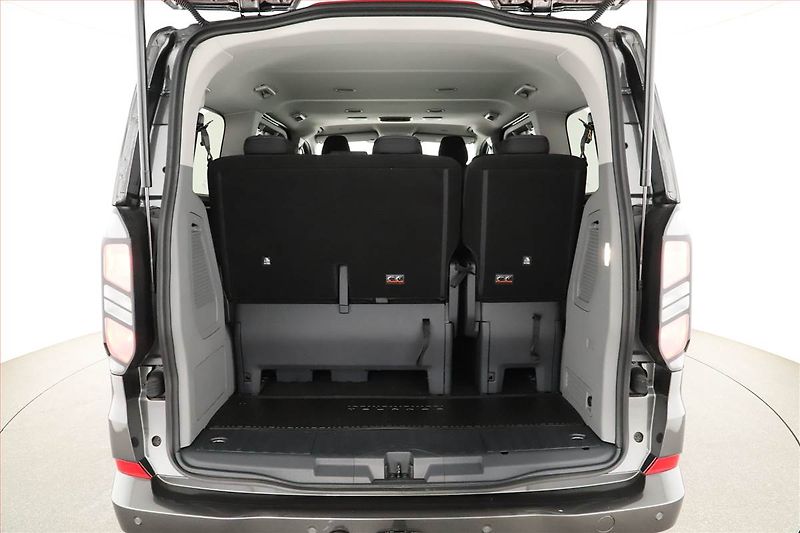 Ford Tourneo Custom (2025) 2.0 EcoBlue - fotka 22 z 23