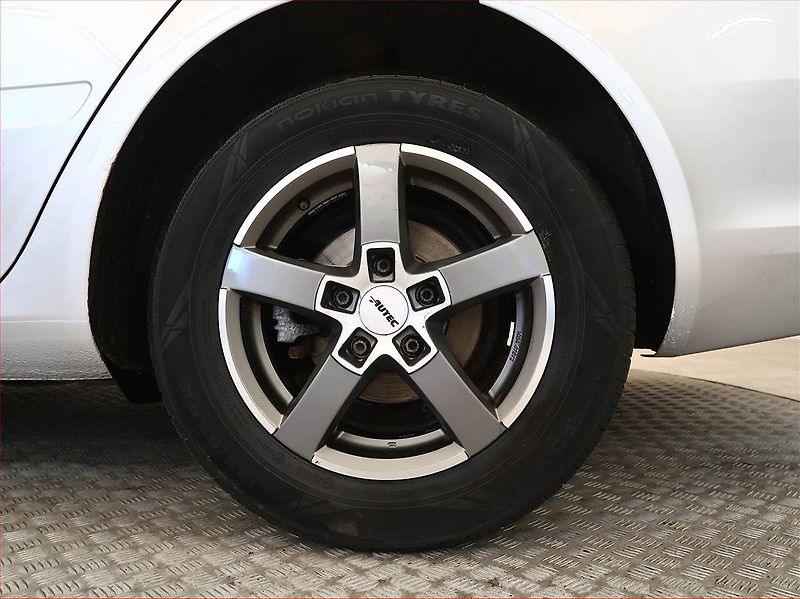 Škoda Octavia (2013) 1.6 TDI, Park. senzory - fotka 14 z 15