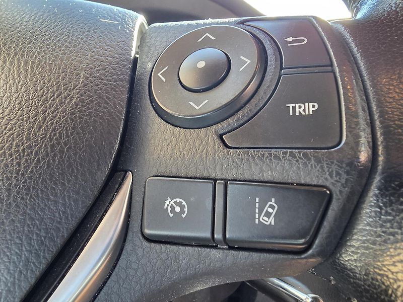 Toyota Corolla 1.6-AUTOMAT-NAVI-KAMERA - fotka 22 z 26