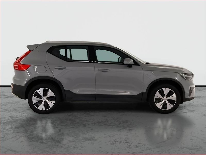 Volvo XC40 (2024) B4 - fotka 6 z 24