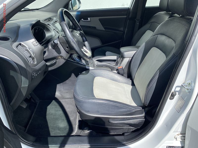 Kia Sportage (2014) 1.7 CRDi, Premium, panor - fotka 10 z 18