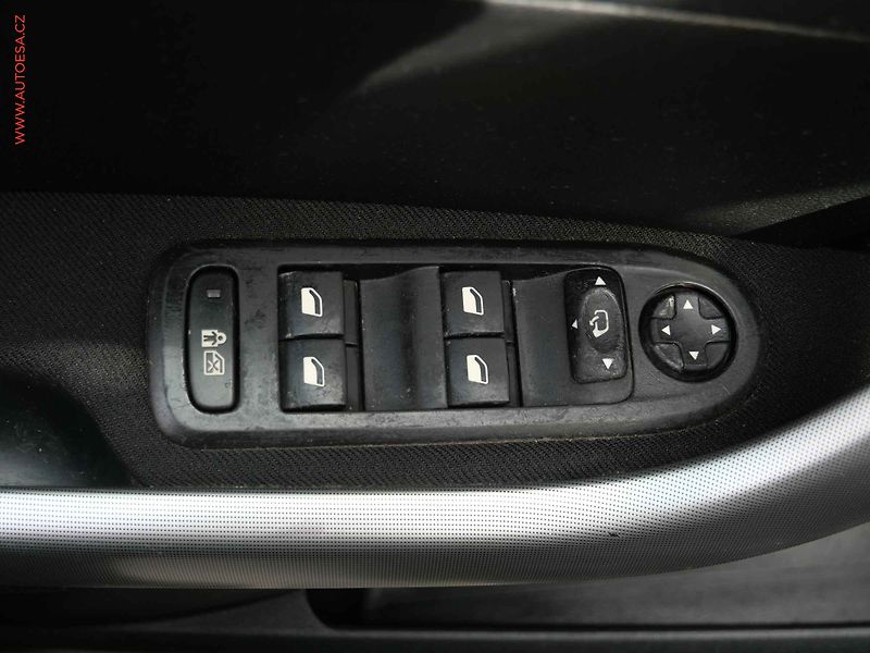 Peugeot 308 (2008) 1.6 HDi, Panorama - fotka 11 z 16