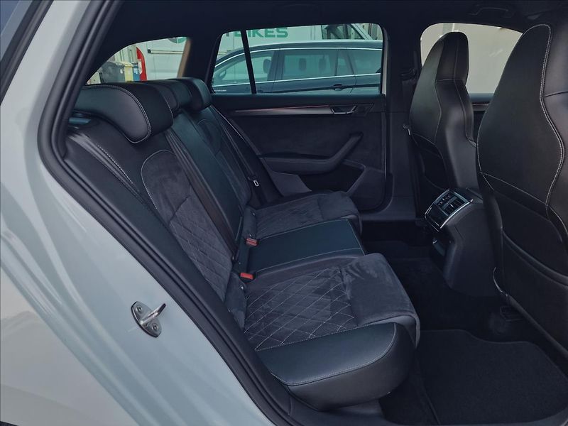 Škoda Superb 2.0TDI 147kW 4x4 DSG Sportline - fotka 15 z 50