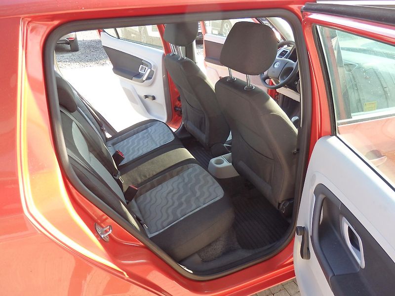Škoda Fabia 1.2 HTP 51 kW KLIMATIZACE - fotka 9 z 15