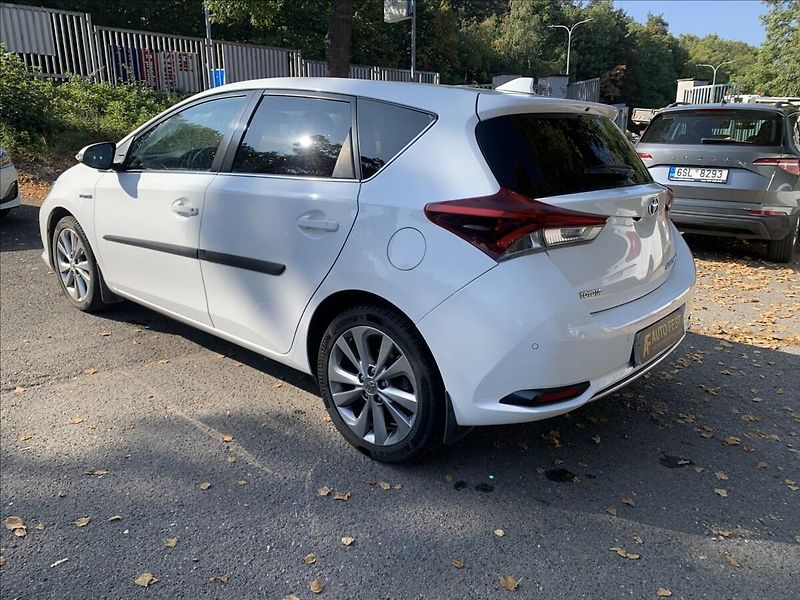 Toyota Auris 1,8 HYBRID 1.MAJ.,ČR,SERVISKA - fotka 7 z 20