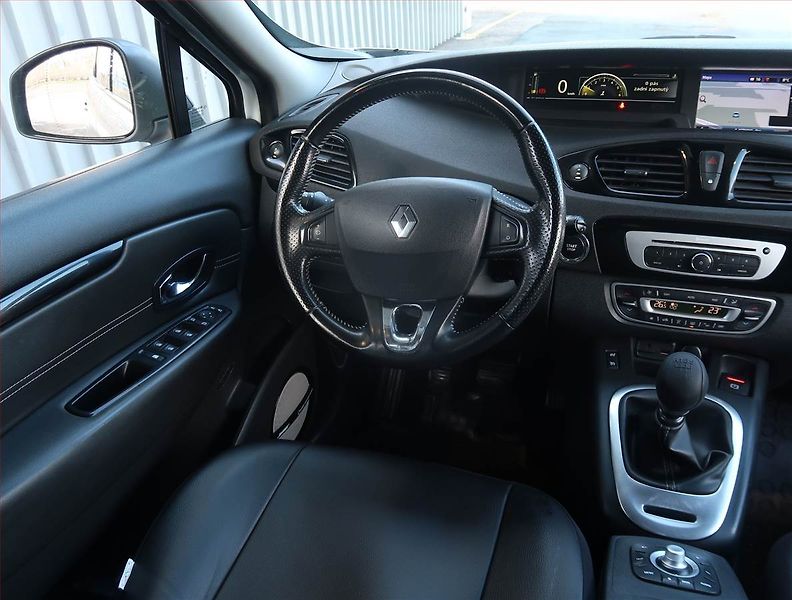 Renault Grand Scénic (2015) 1.6 dCi, 7 míst, Navi, Xenony - fotka 7 z 26