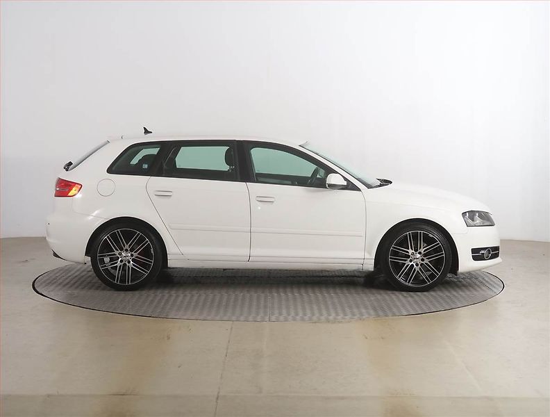Audi A3 (2011) 2.0 TDI, 4X4, Navi - fotka 6 z 16