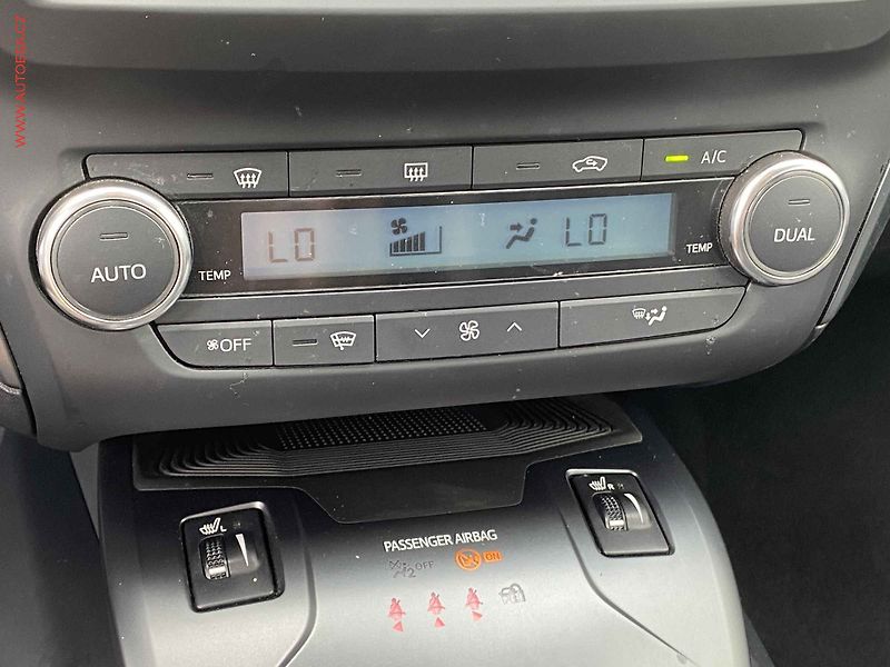 Toyota Avensis (2018) 2.0D-4D, ČR, Výhřev sed. - fotka 15 z 18